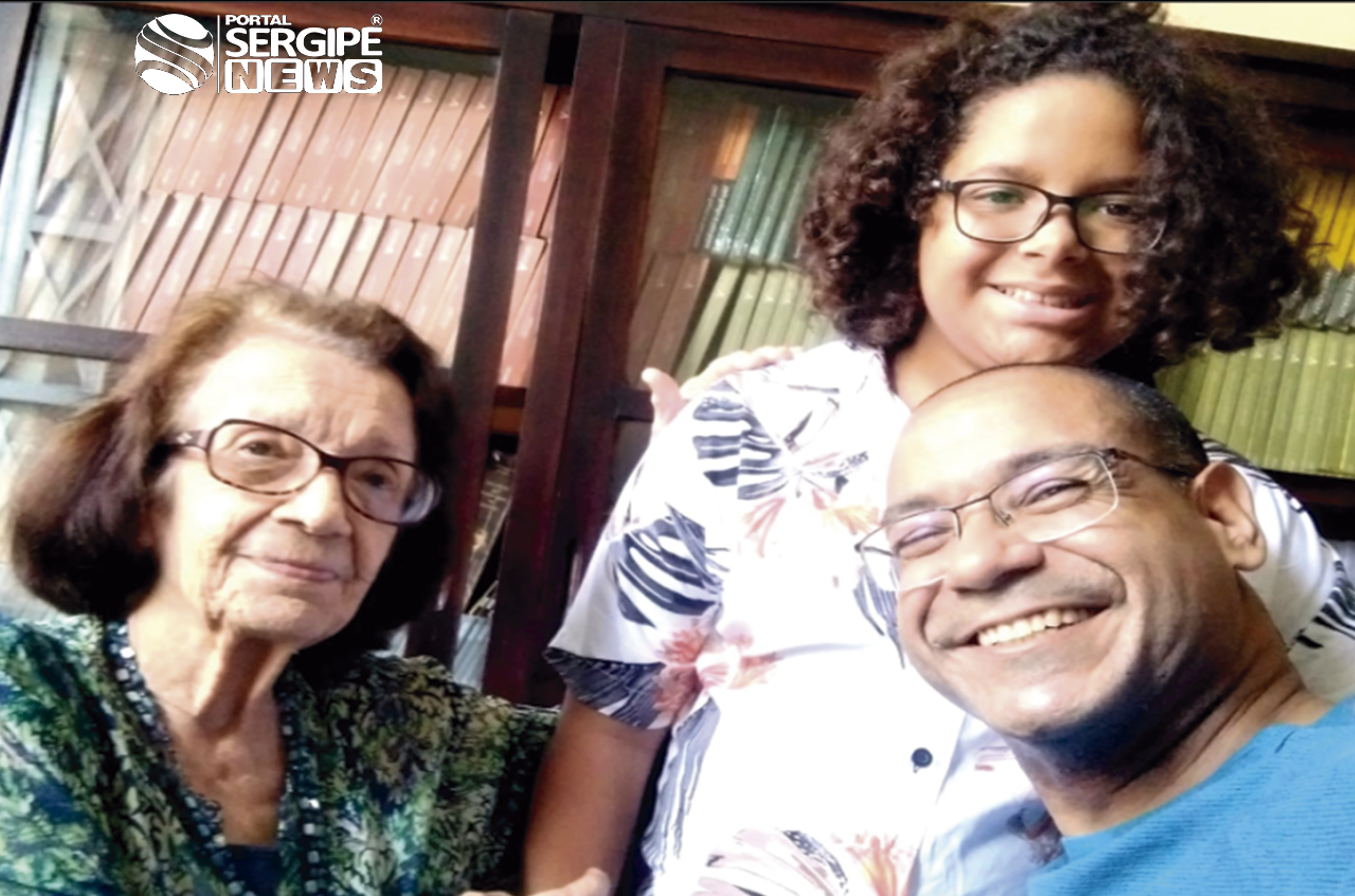 Aglaé D'Ávila Fontes: Os 90 anos de uma laboriosa.