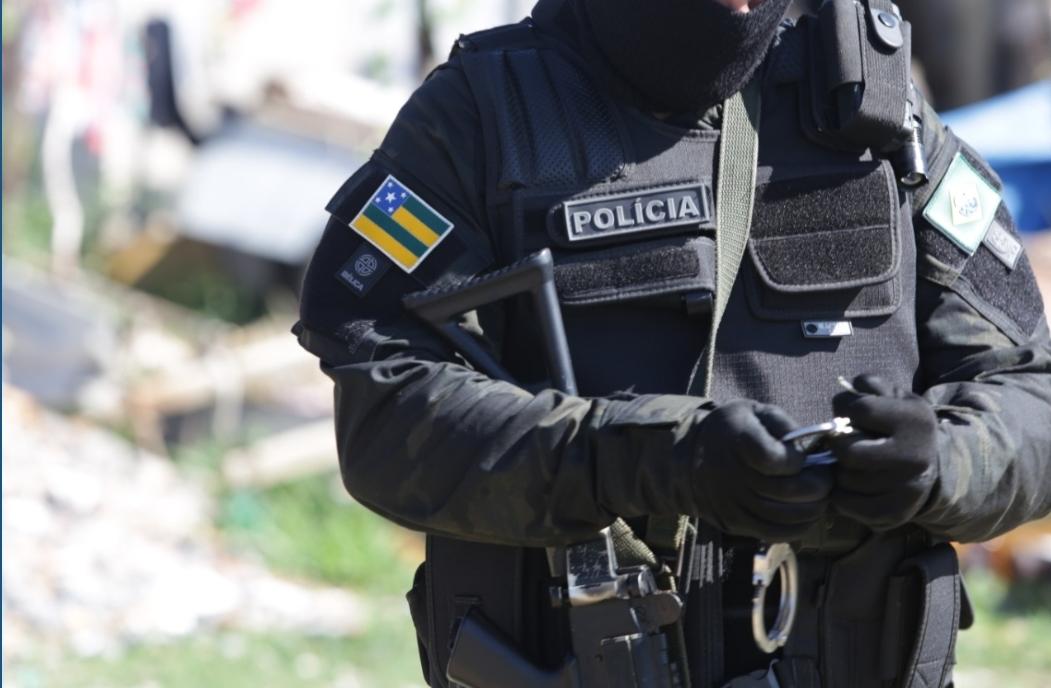 Polícia Civil prende homem com documento falso durante atendimento em delegacia da capital