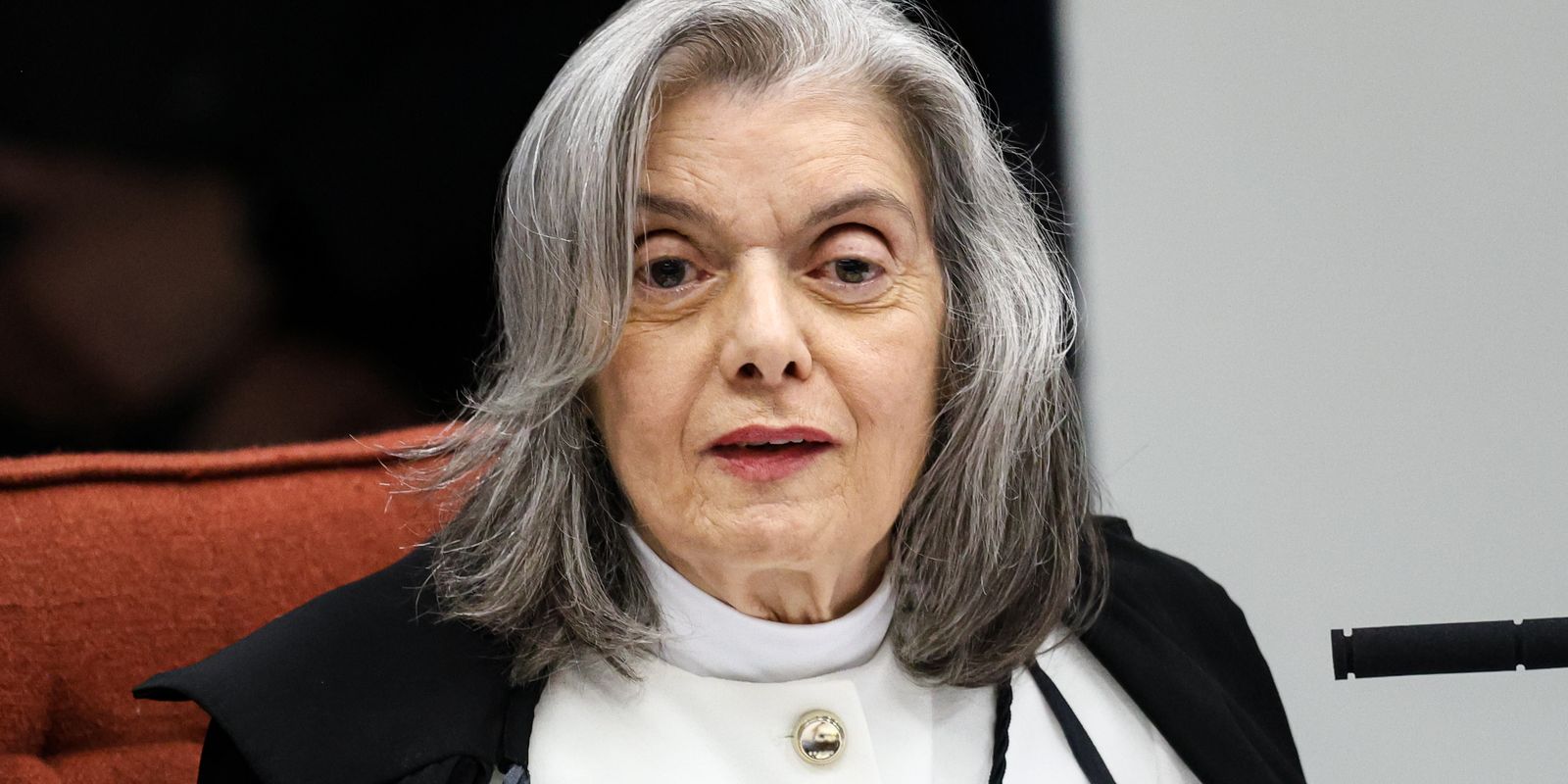 Cármen Lúcia destaca profunda crise de credibilidade no judiciário