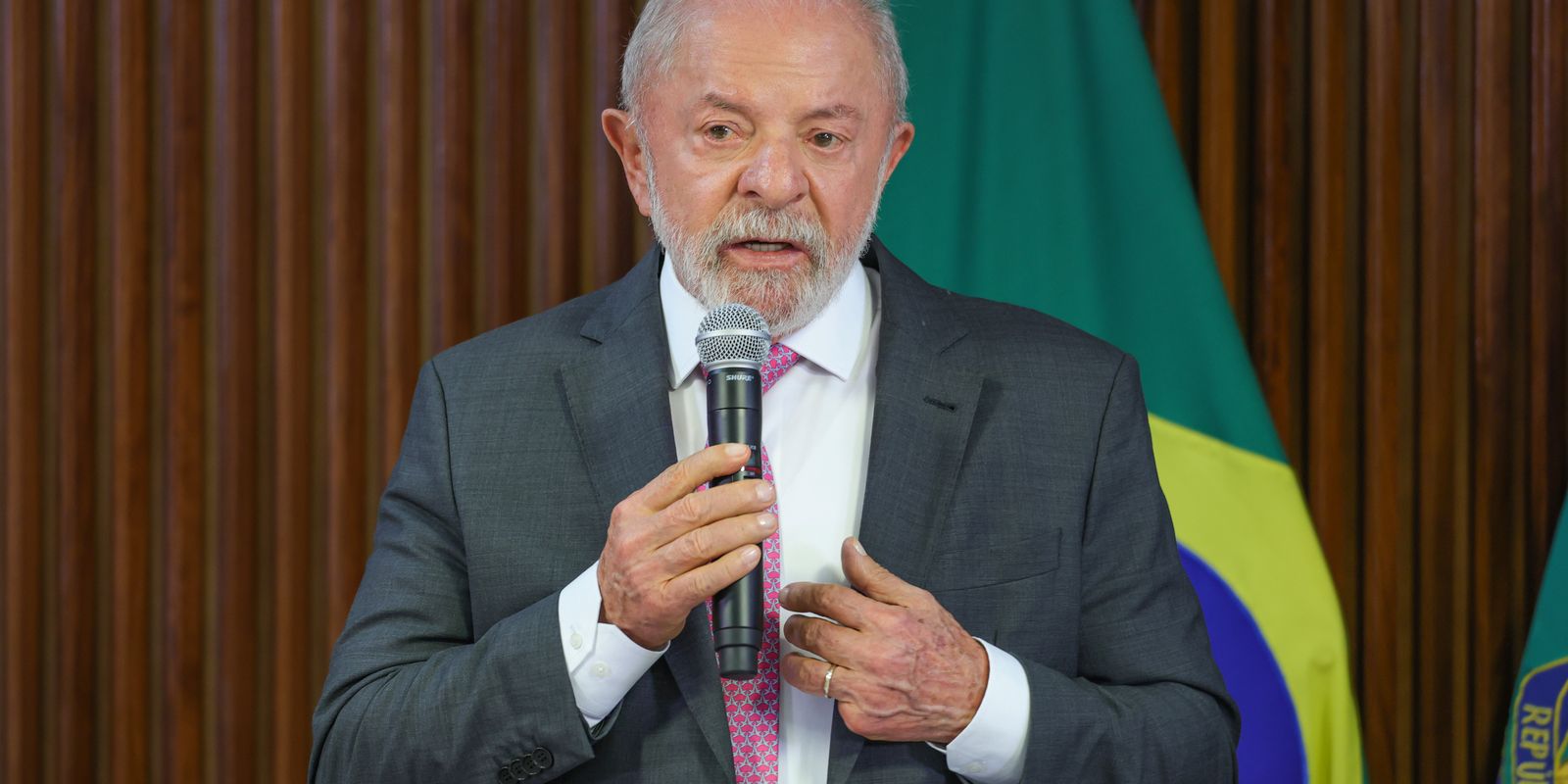 Lula afirma que escolas cívico-militares não são necessárias na educação