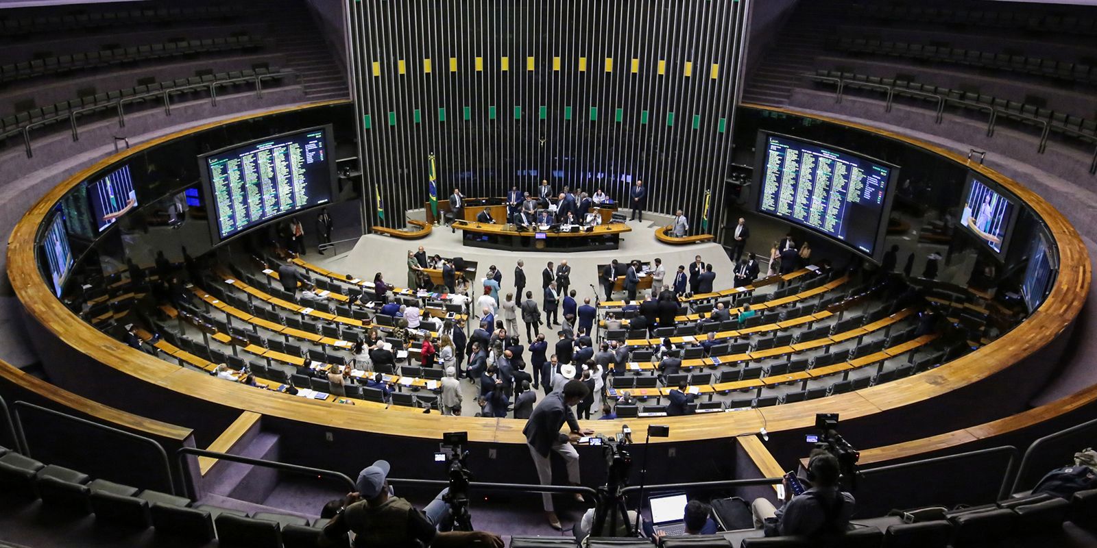 Câmara dos Deputados analisa projeto para exploração de minerais estratégicos