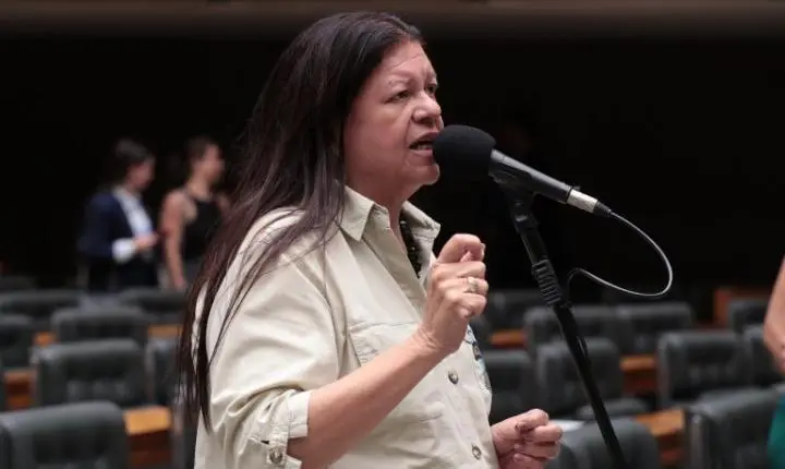 Comissão da Câmara aprova piso de R$ 5,5 mil para assistentes sociais; matéria pode avançar ao Senado